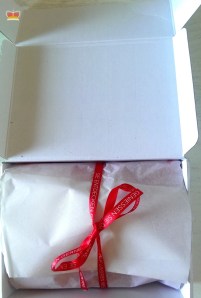 Sehr schick verpackt kam das Päckchen bei mir an.