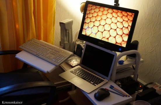 Ein Computer-Arbeitsplatz muss immer chaotisch aussehen, das gehört sich doch so, oder?